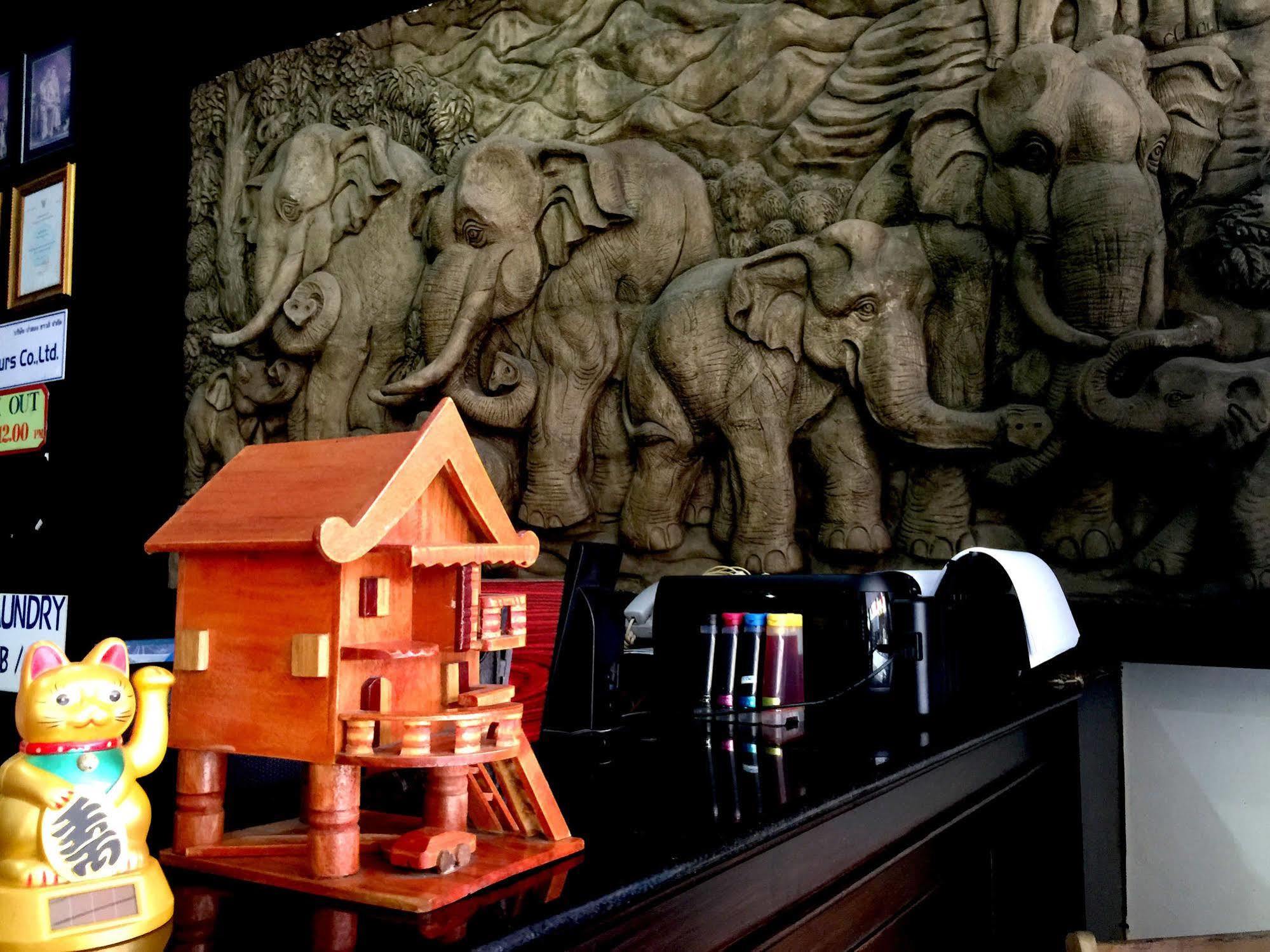 Ours Khách sạn 2*